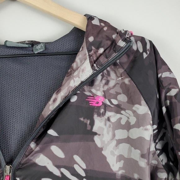 New Balance Abstract Print Zip Windbreaker Large - Picture 3 of 9